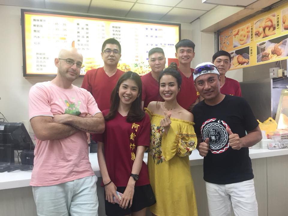 樂知旅店附近商家 Hon‘s Fried Chicken的照片